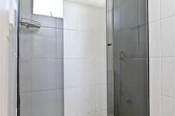 Room 5 of 28