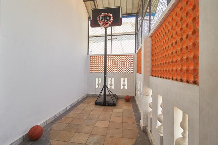 Room 12 of 16