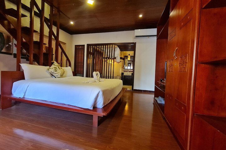 Room 11 of 34