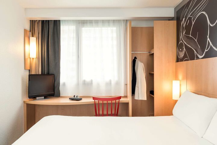 Room 14 of 96