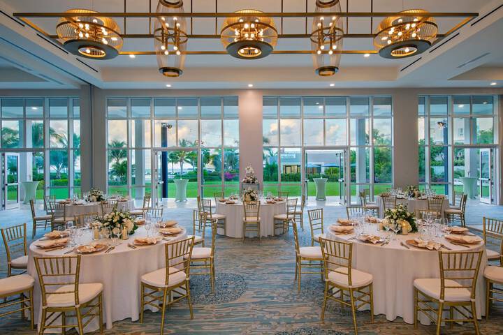 Ballroom/Hall 70 of 90