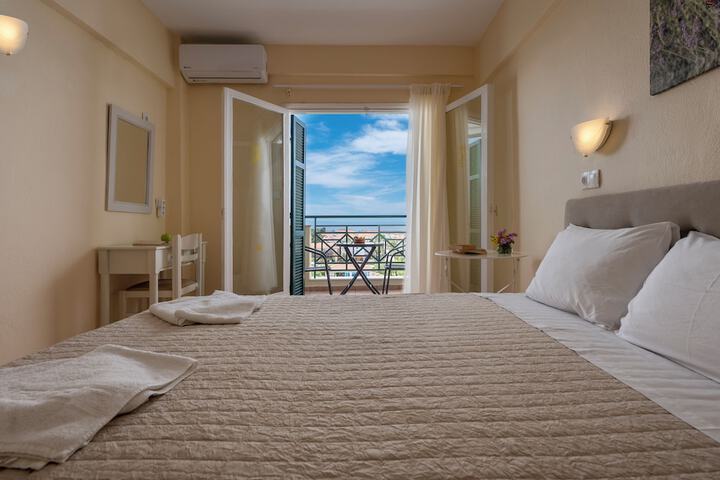 Room 21 of 38