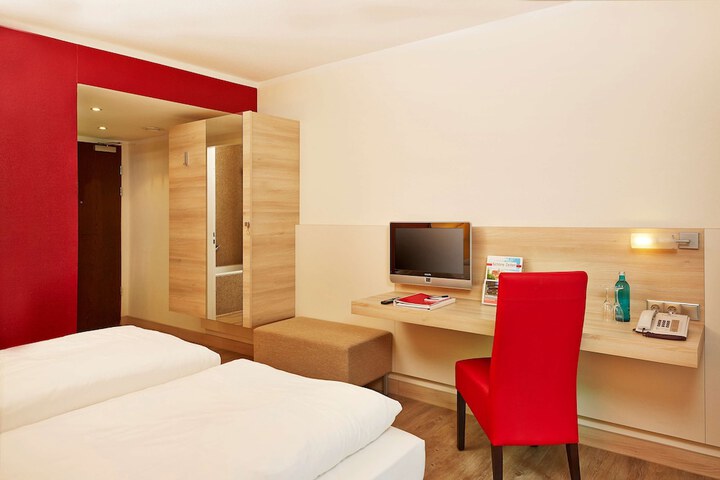 Room 9 of 47