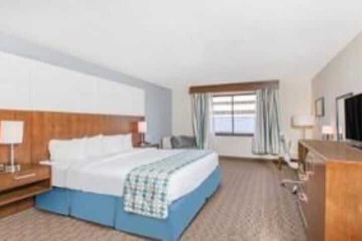 Room 10 of 24