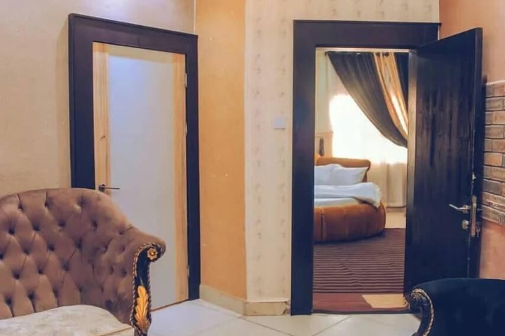Room 8 of 40