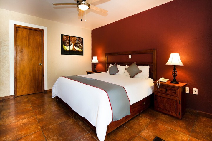Room 10 of 38