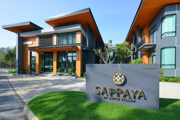 Exterior of Grand Sappaya Hotel by Lotus Valley Golf