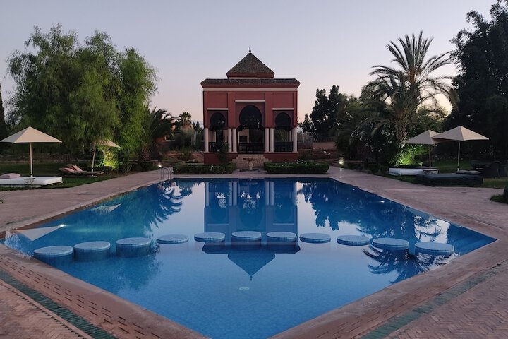 Pool 40 of 77