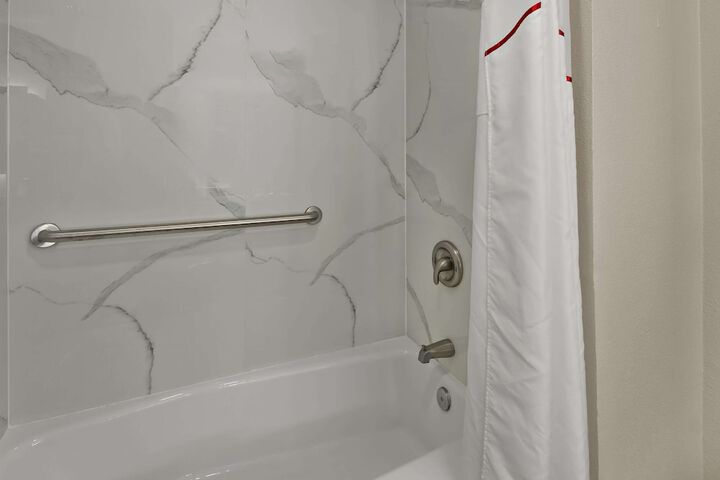 2 Queen Beds (6 of 17)