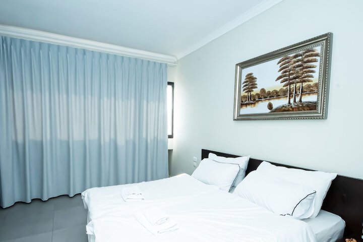Room 28 of 123