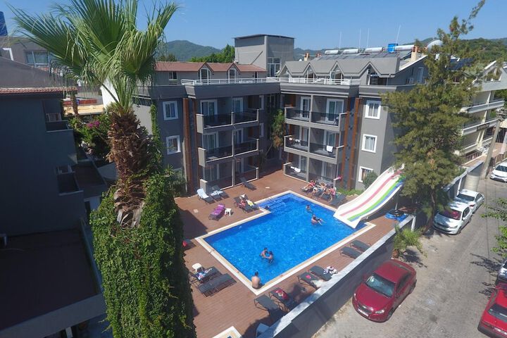 Hotel Pool