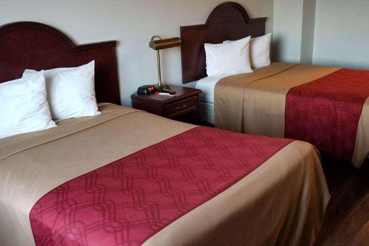 2 Double Beds (6 of 10)