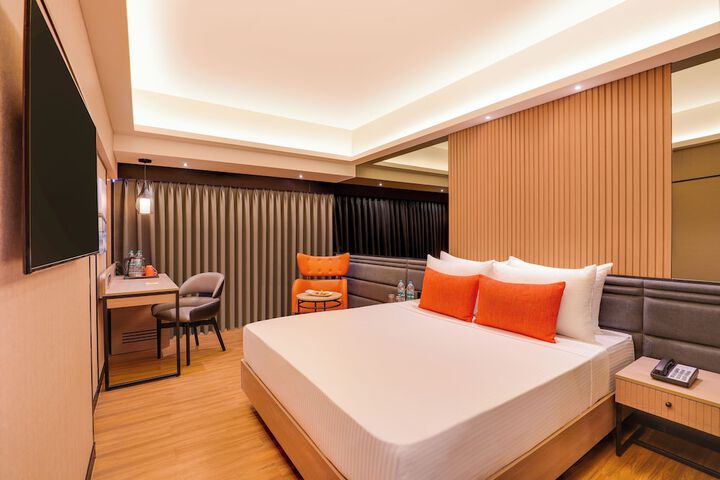 Room 33 of 72