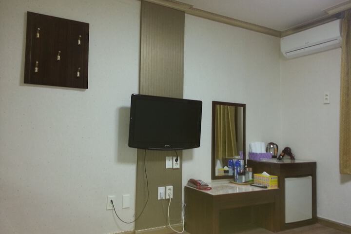 Room 10 of 31