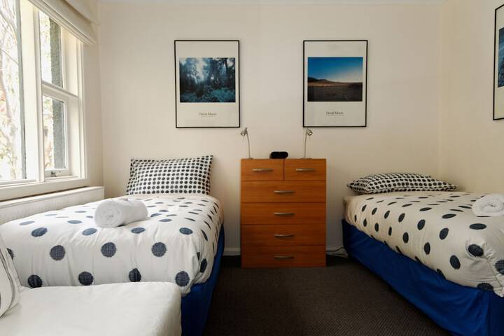 Room 5 of 37