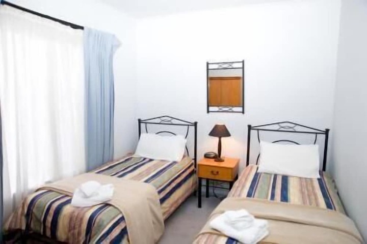 Room 4 of 15