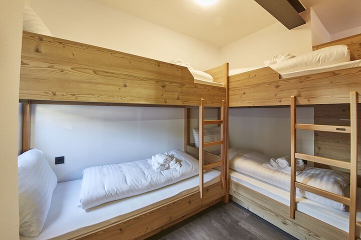 Room 5 of 32