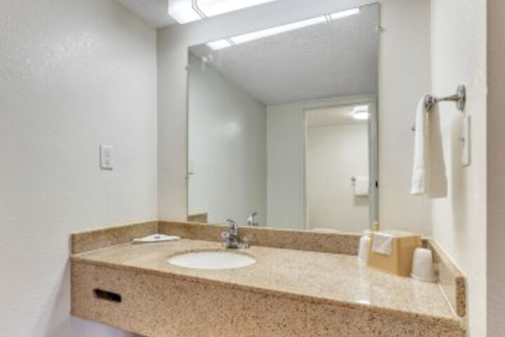 Room 17 of 34