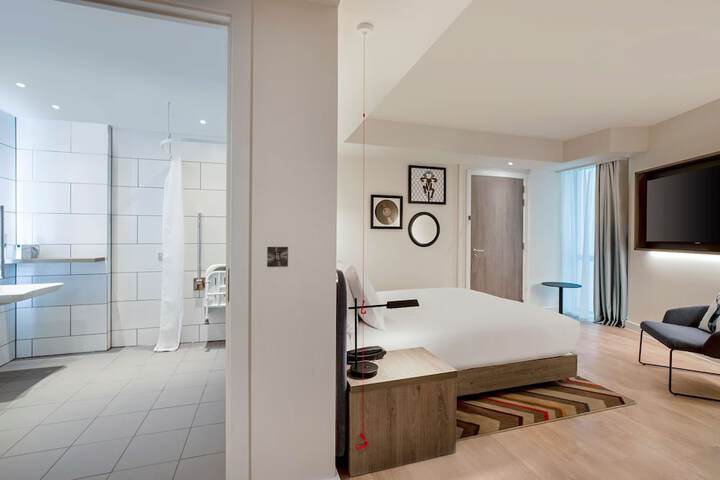 Room 15 of 54