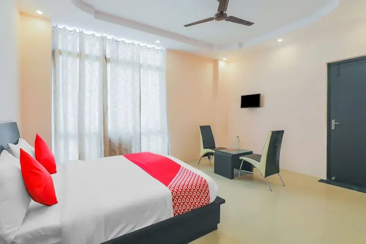 Room 4 of 14
