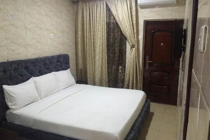 Room 5 of 32