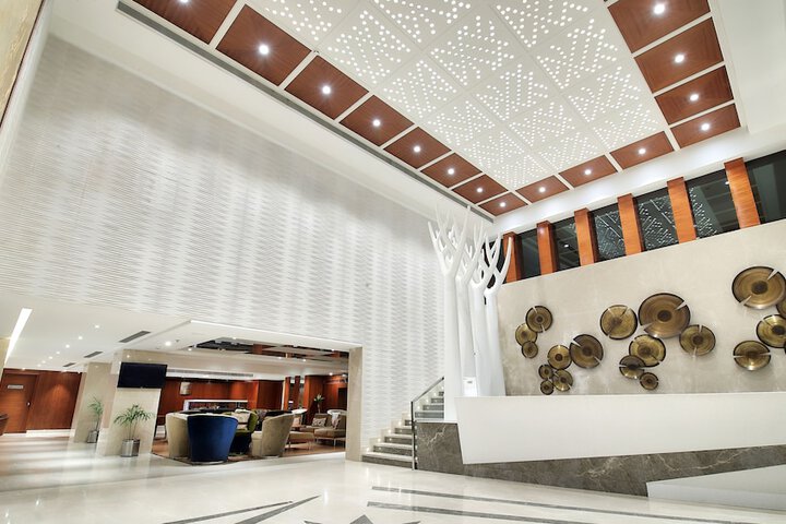 Entrance & Lobby