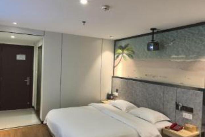 Room 16 of 18