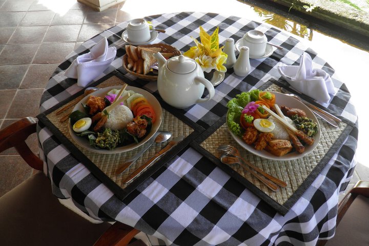 Dining 43 of 55