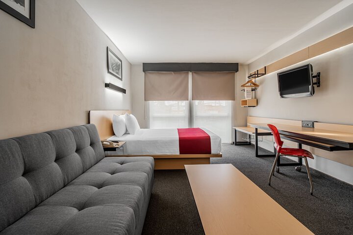 Room 16 of 97