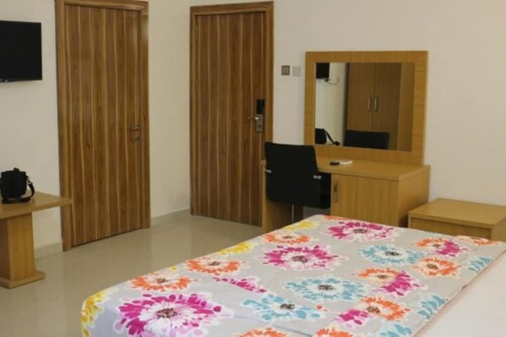 Room 12 of 26