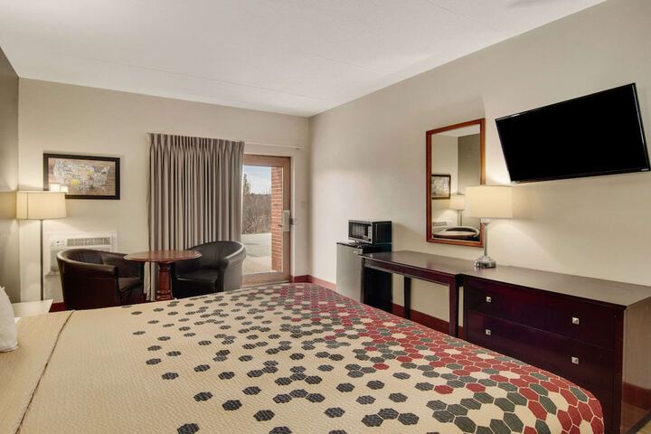 Room 16 of 38