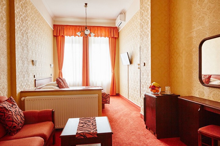 Room 5 of 67