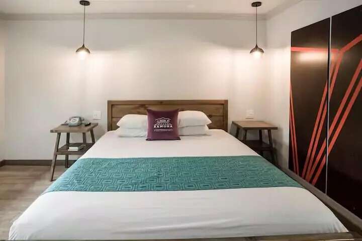 Standard | King Bed (9 of 17)