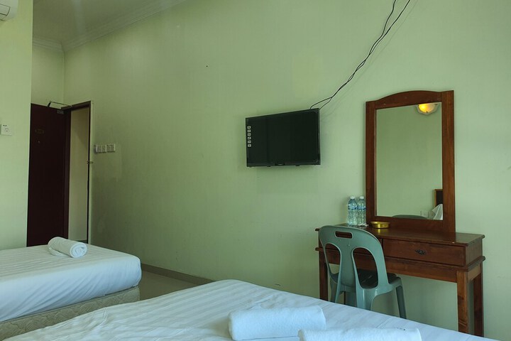 Room 9 of 25