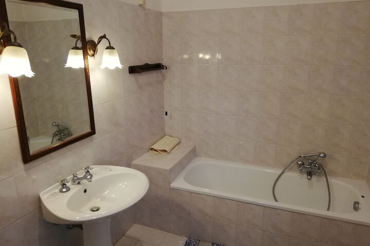 Room 9 of 14