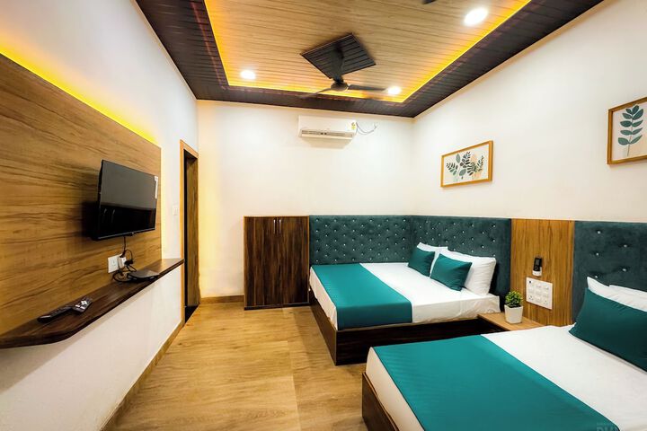 Room 16 of 32