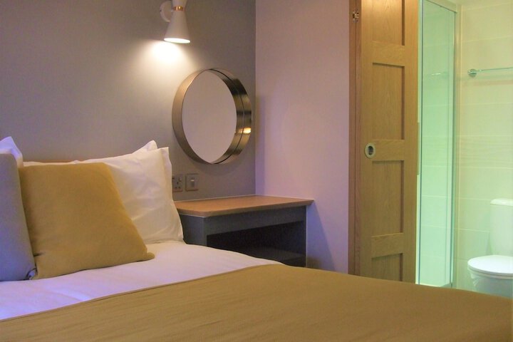 Room 9 of 80