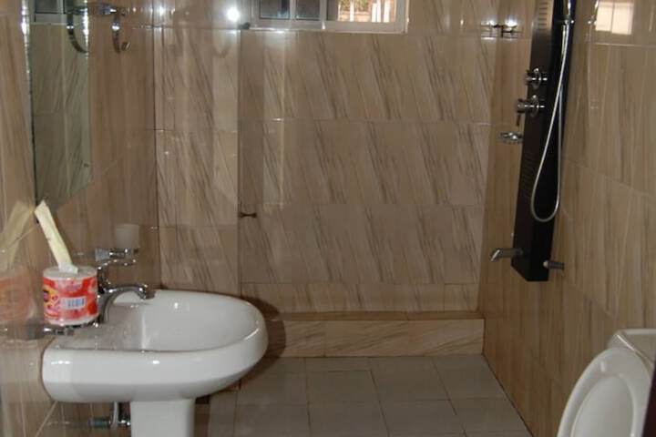 Room 5 of 10