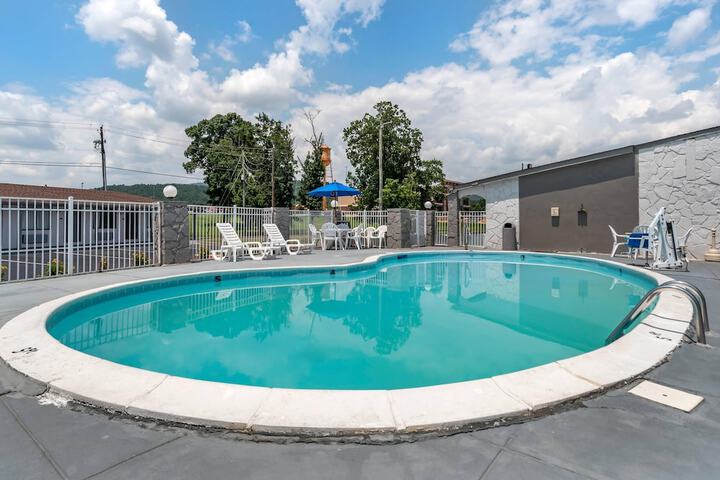 Hotel with Pool