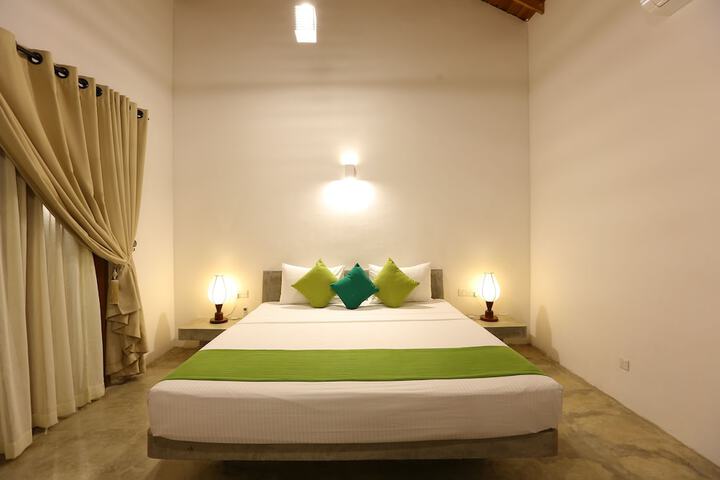 Room 6 of 20