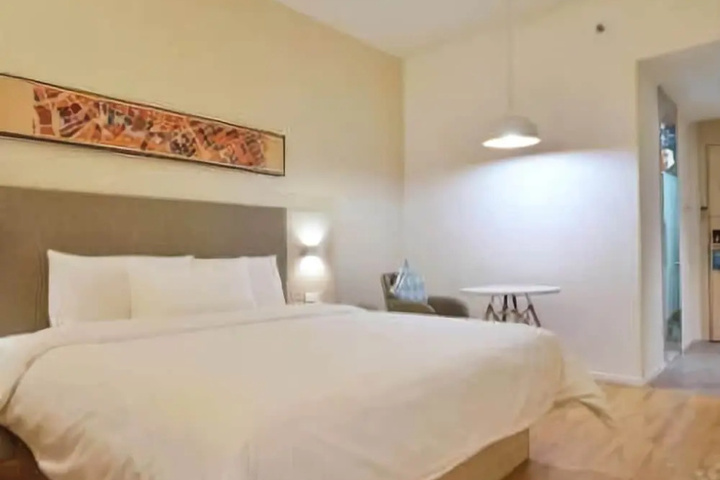 Room 2 of 10