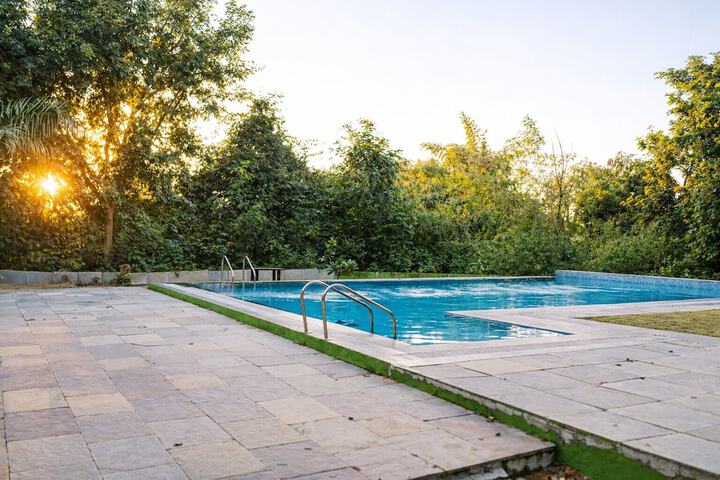 Pool 74 of 122