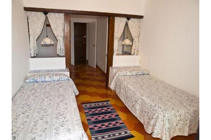 Room 2 of 12