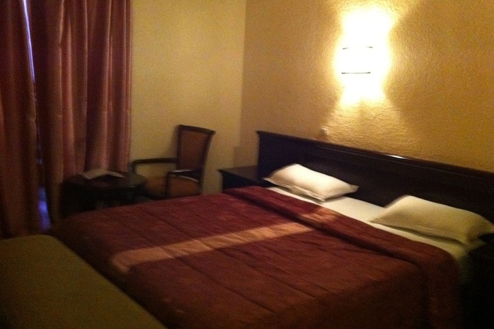 Room 6 of 33