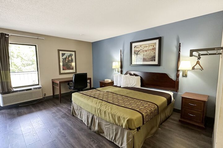 1 King Bed (9 of 13)