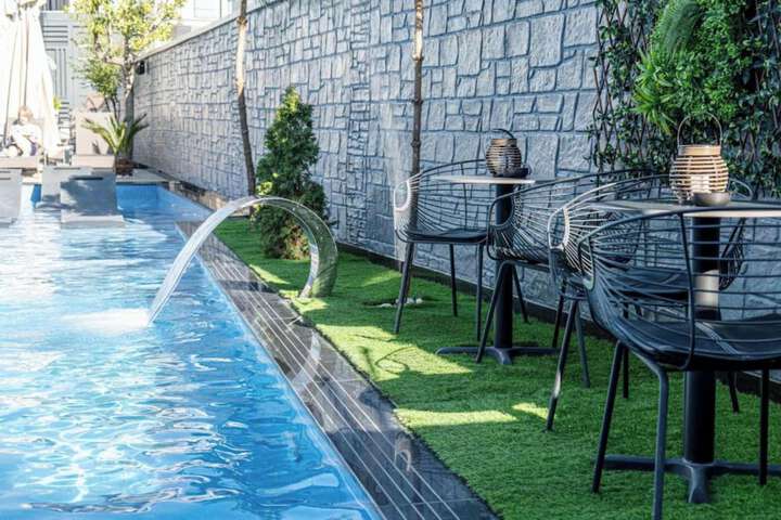 Pool 210 of 265