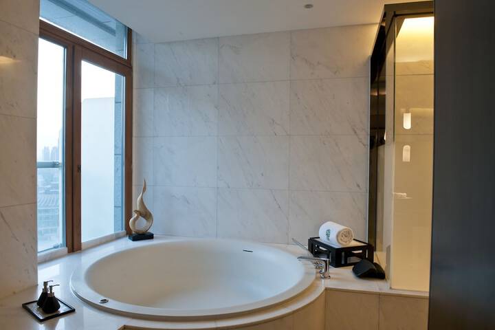 Room 4 of 65