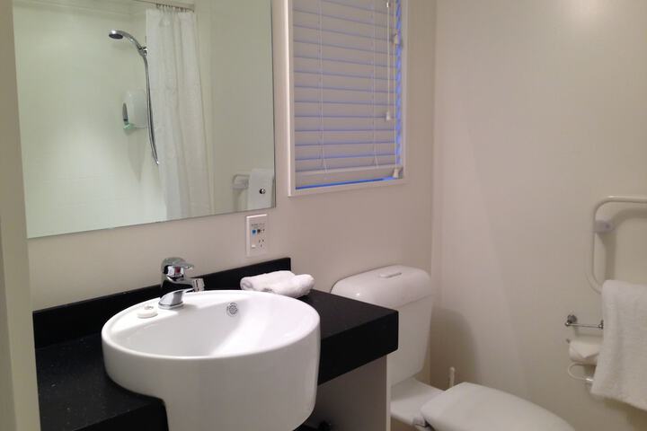 Room 8 of 16