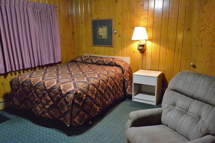 Room 32 of 81