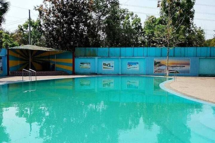 Pool 11 of 44